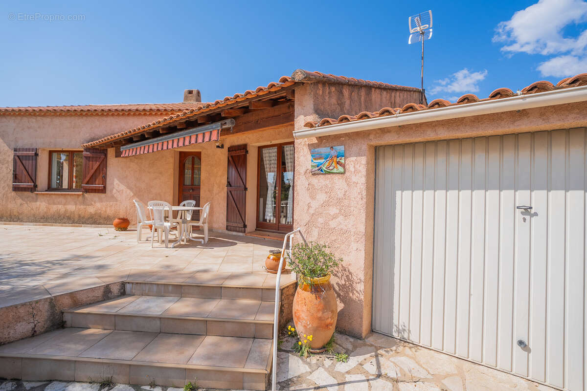 Maison à SAINT-CYR-SUR-MER