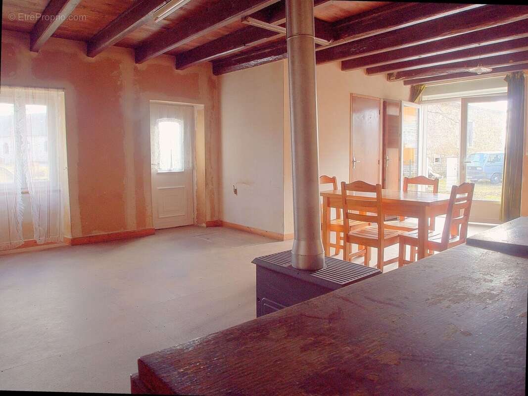 Maison à SAINT-MERD-LA-BREUILLE