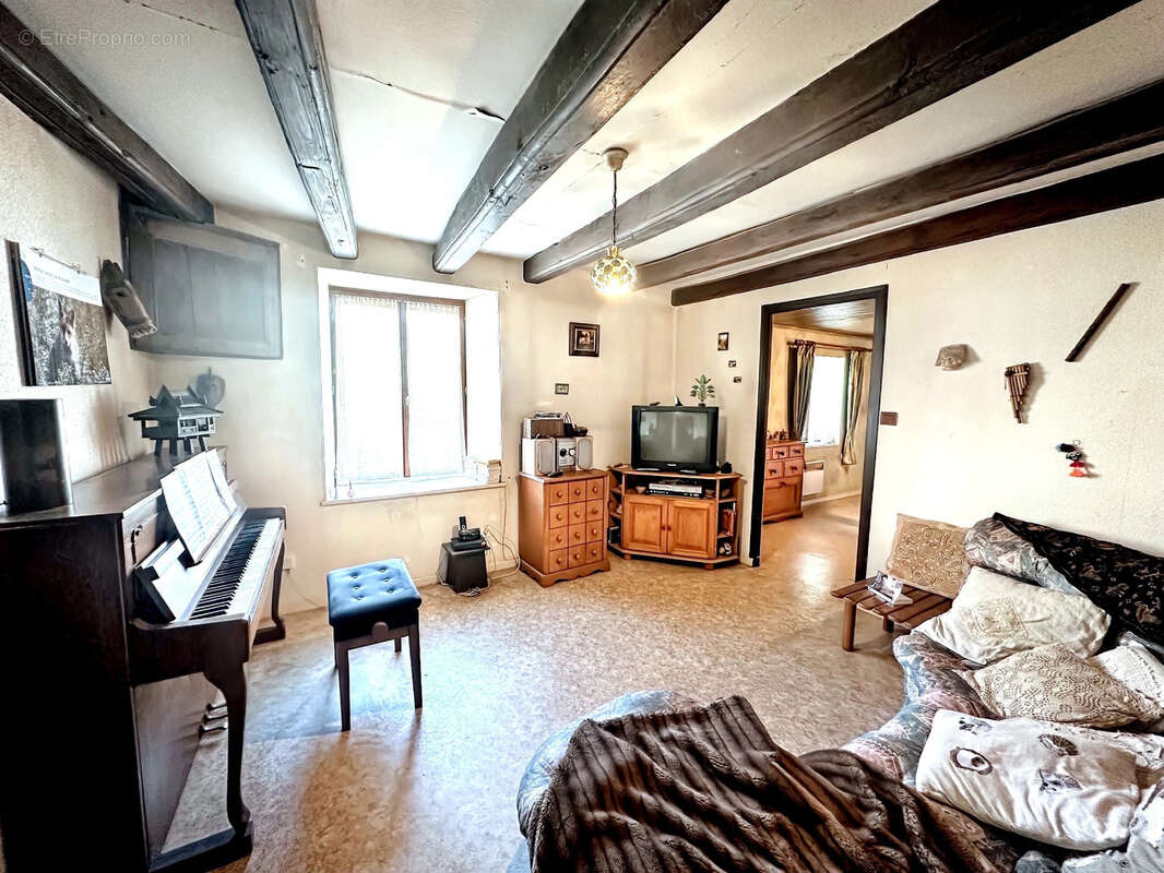 Maison à AVRAINVILLE