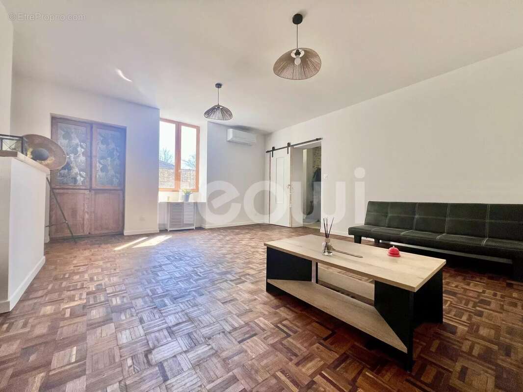 Maison à SAINT-AGOULIN