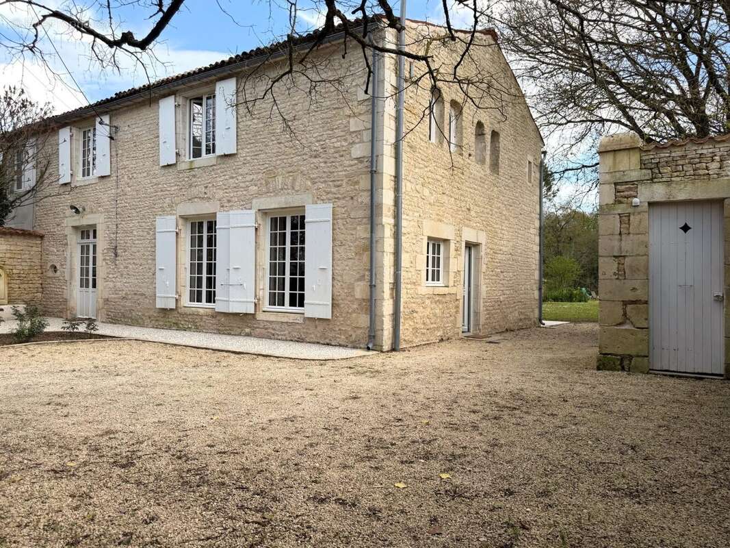 Maison à MONTROY