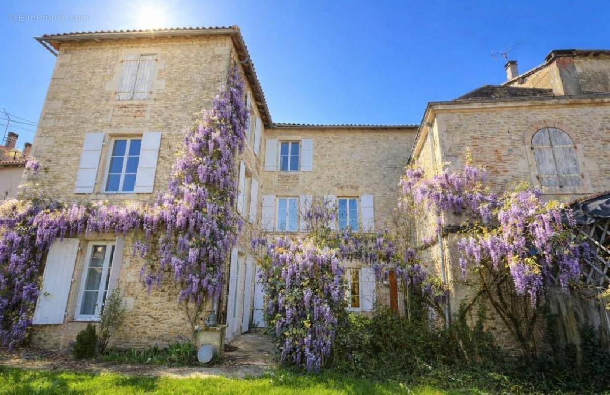 Maison à RUFFEC