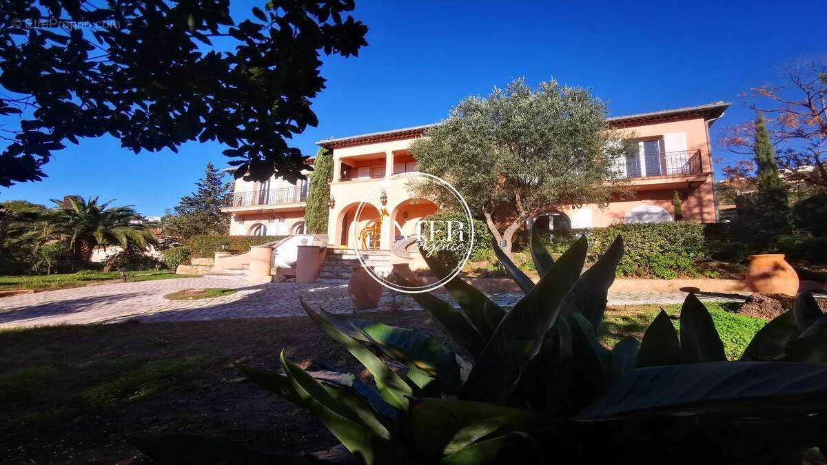 Maison à LES ISSAMBRES
