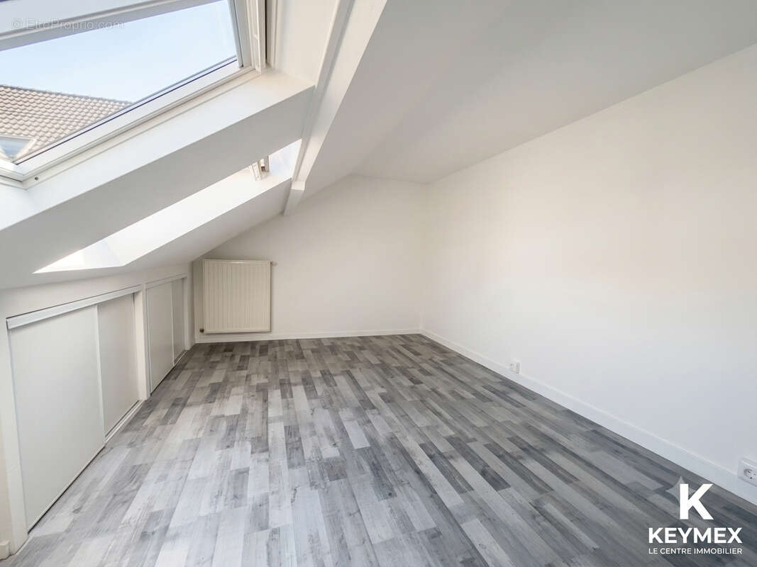 Vaux sur Seine : Duplex 2 pièces rénové 36 m² Cave Parking - photo 6