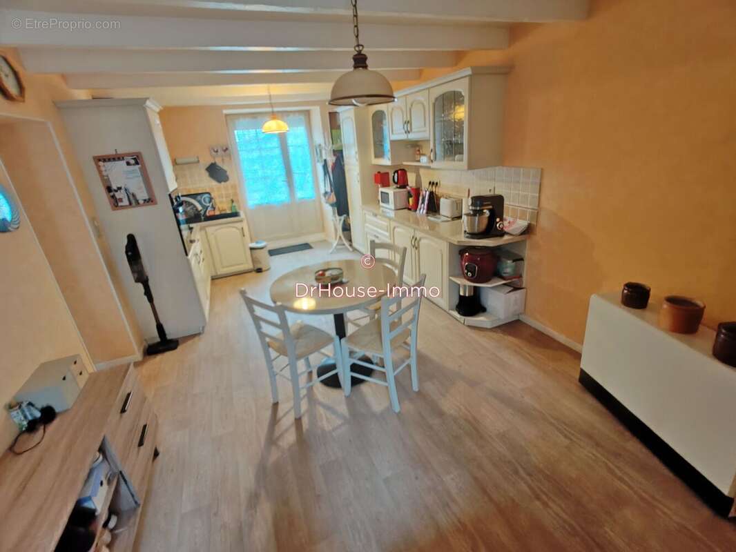 Maison 115 m² à Dange-Saint-Romain  - photo 2