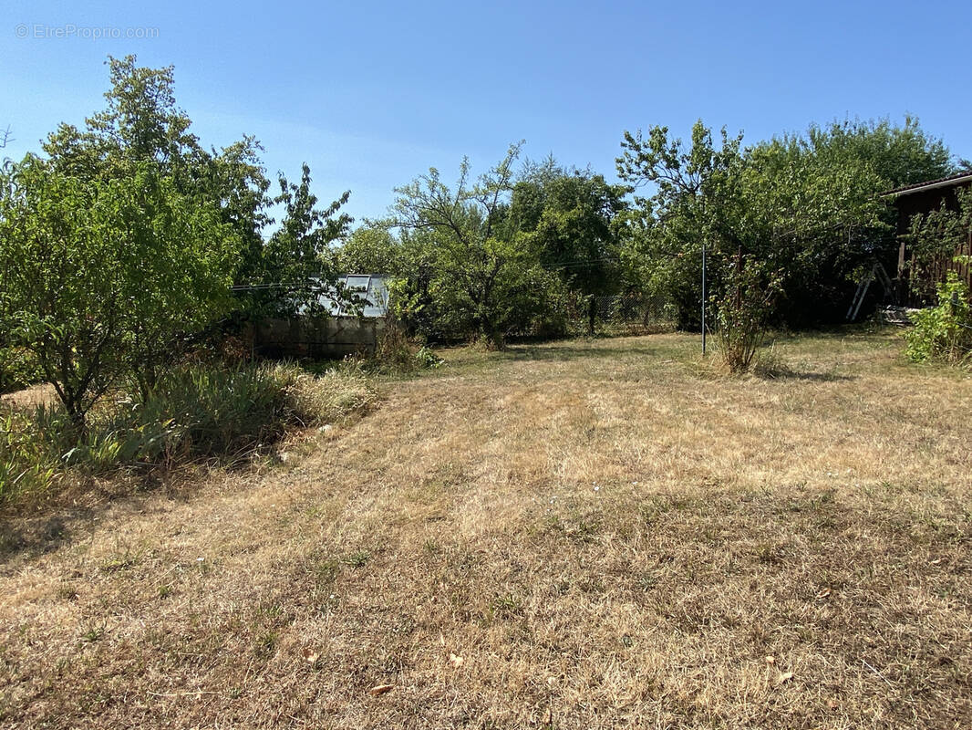 Terrain à CHAZAY-D'AZERGUES
