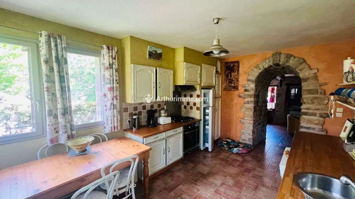 Maison à SAINTE-EULALIE-DE-CERNON