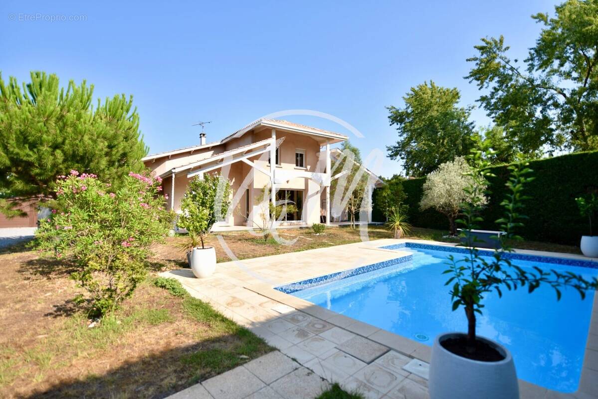 Maison à ARES