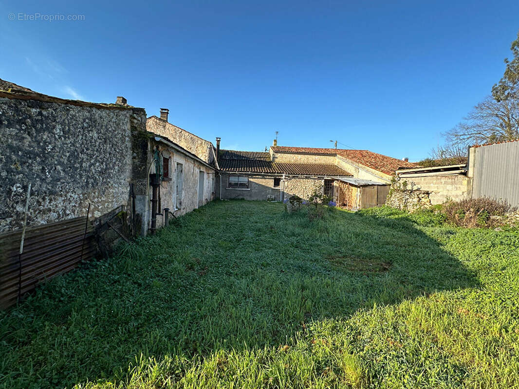 Maison à SAINT-JUST-LUZAC
