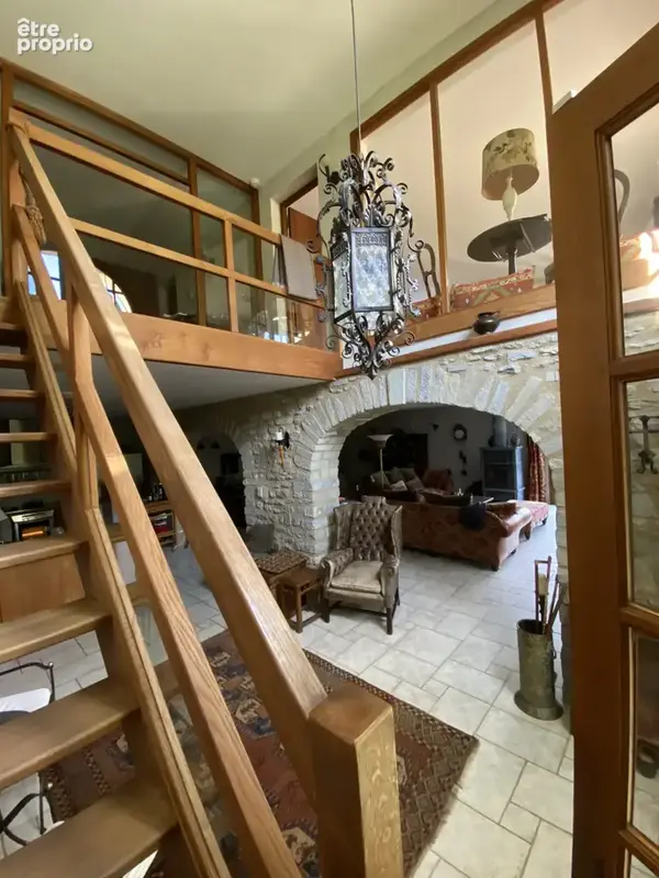 Dans un Domaine fortifiée médiéval, maison en pierres avec 249m2 habitables avec jardin privatif et paysagé - photo 20