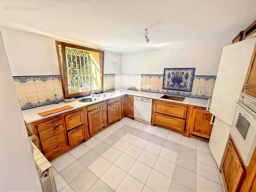 La Crau (83260) – Authentique bastide du XIXe siècle au cœur du village – Vente à terme possible - photo 2