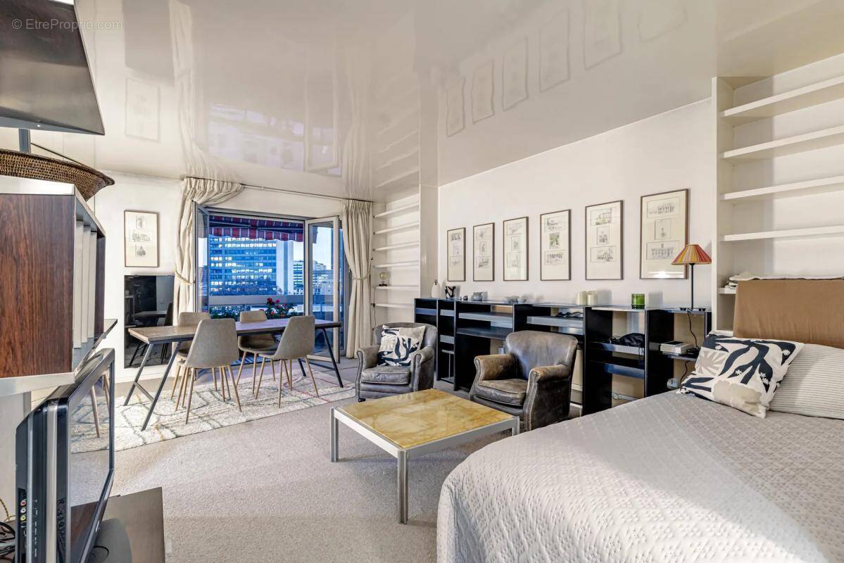 Appartement à COURBEVOIE