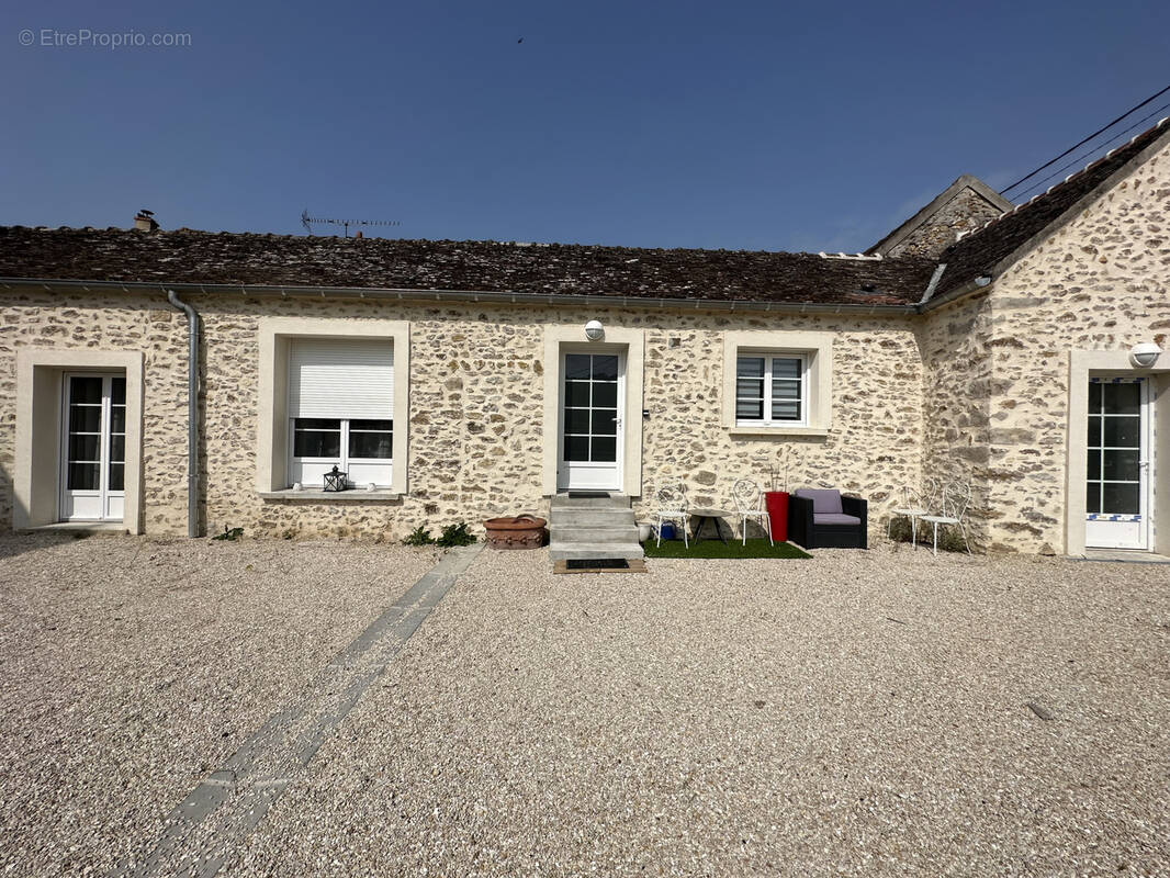 Appartement à SAINT-FARGEAU-PONTHIERRY