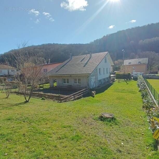 Maison à PONT-DE-ROIDE