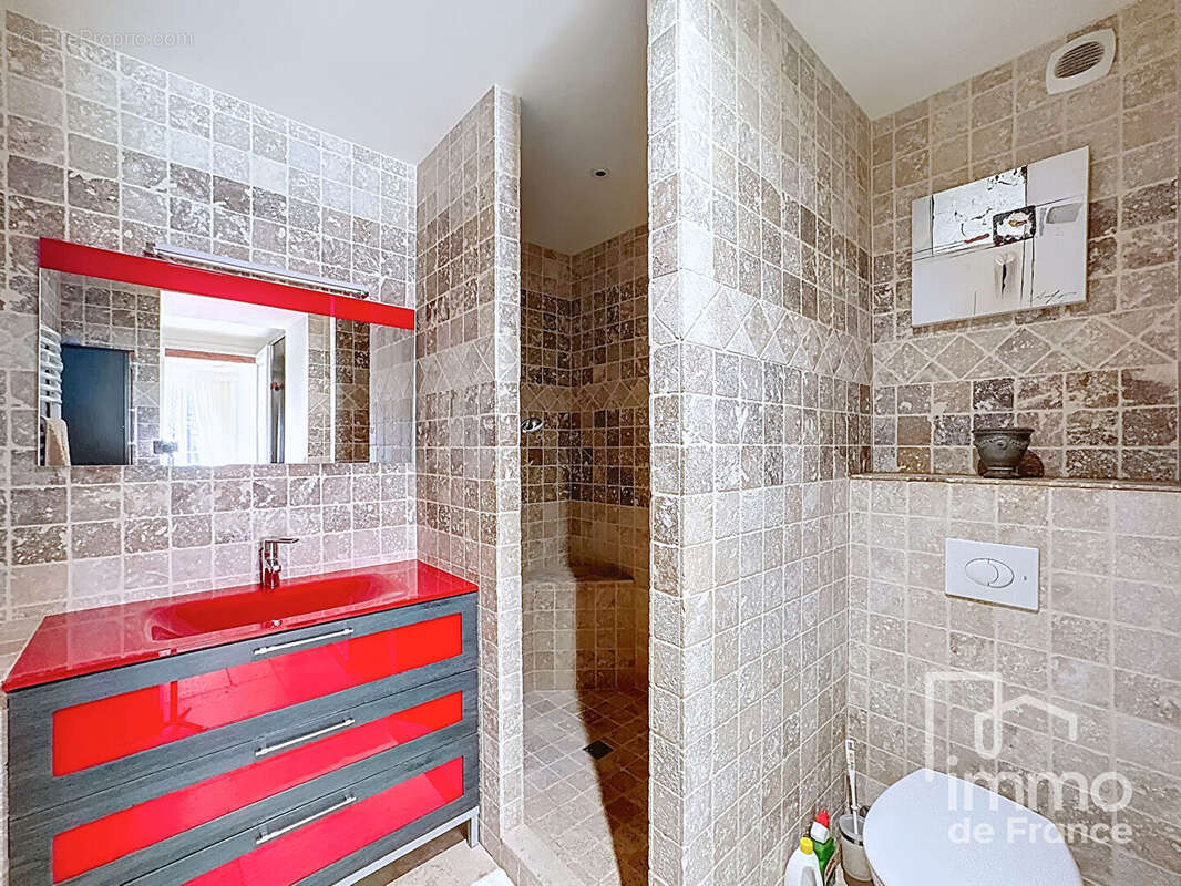 Maison à CHEZERY-FORENS