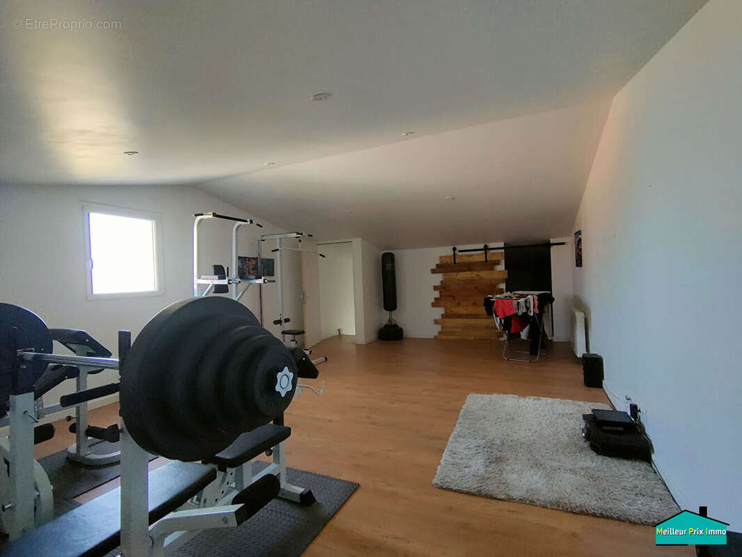 Commerce à SAINTE-PAZANNE