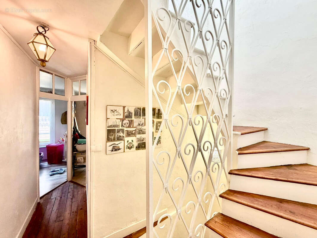 Maison de village sur cour et dépendance - photo 7