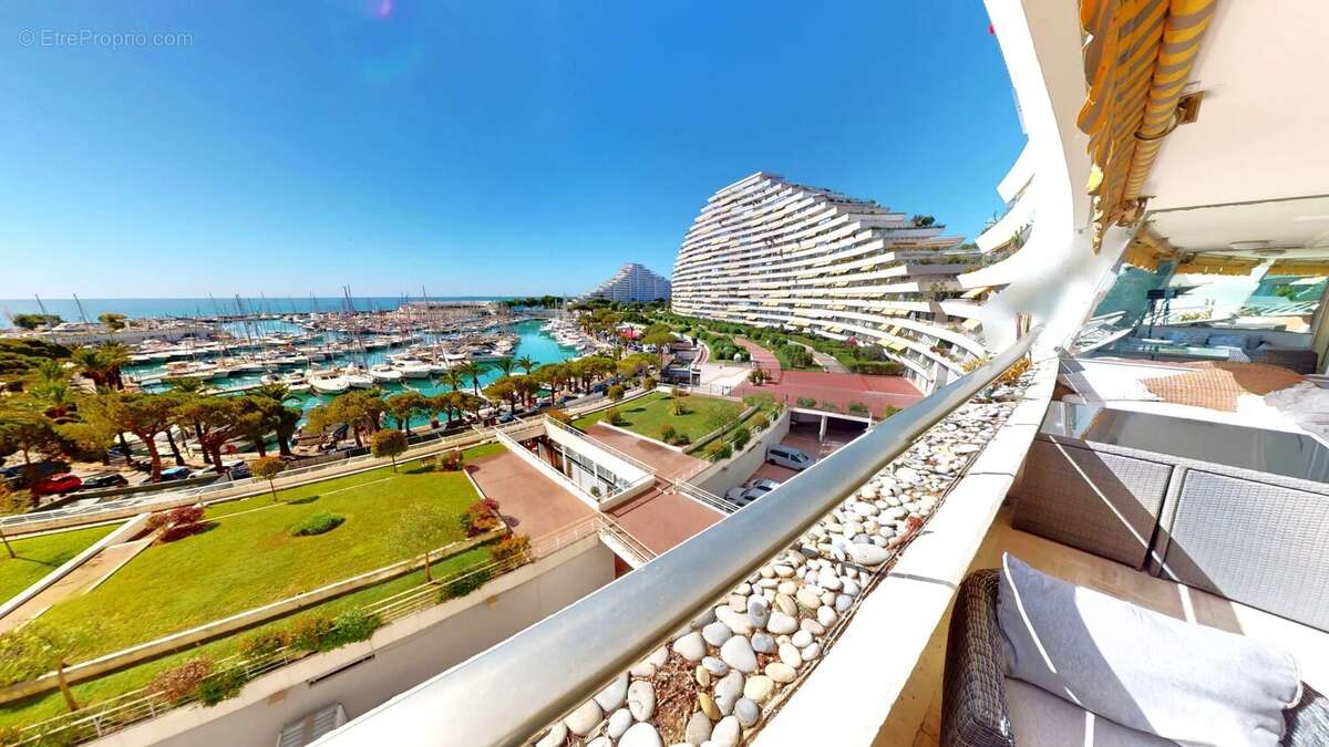 Appartement à VILLENEUVE-LOUBET