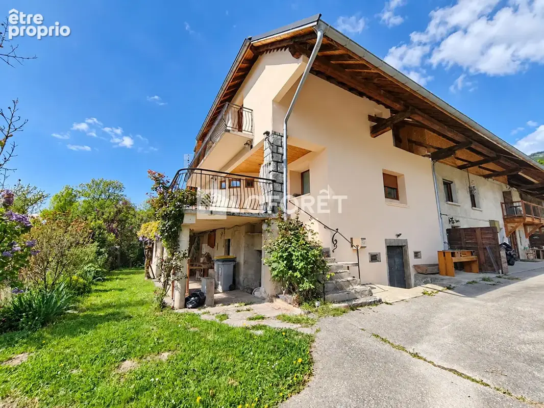 Maison d'Exception à Vendre à Mercury  73200- Charme et Tranquillité Assurés - photo 2