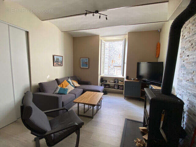 Maison à BERRIAS-ET-CASTELJAU