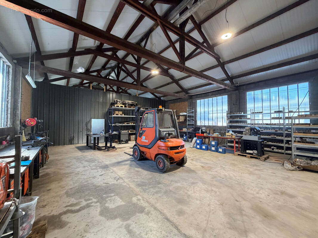 Commerce à SAINT-ETIENNE-DE-CUINES