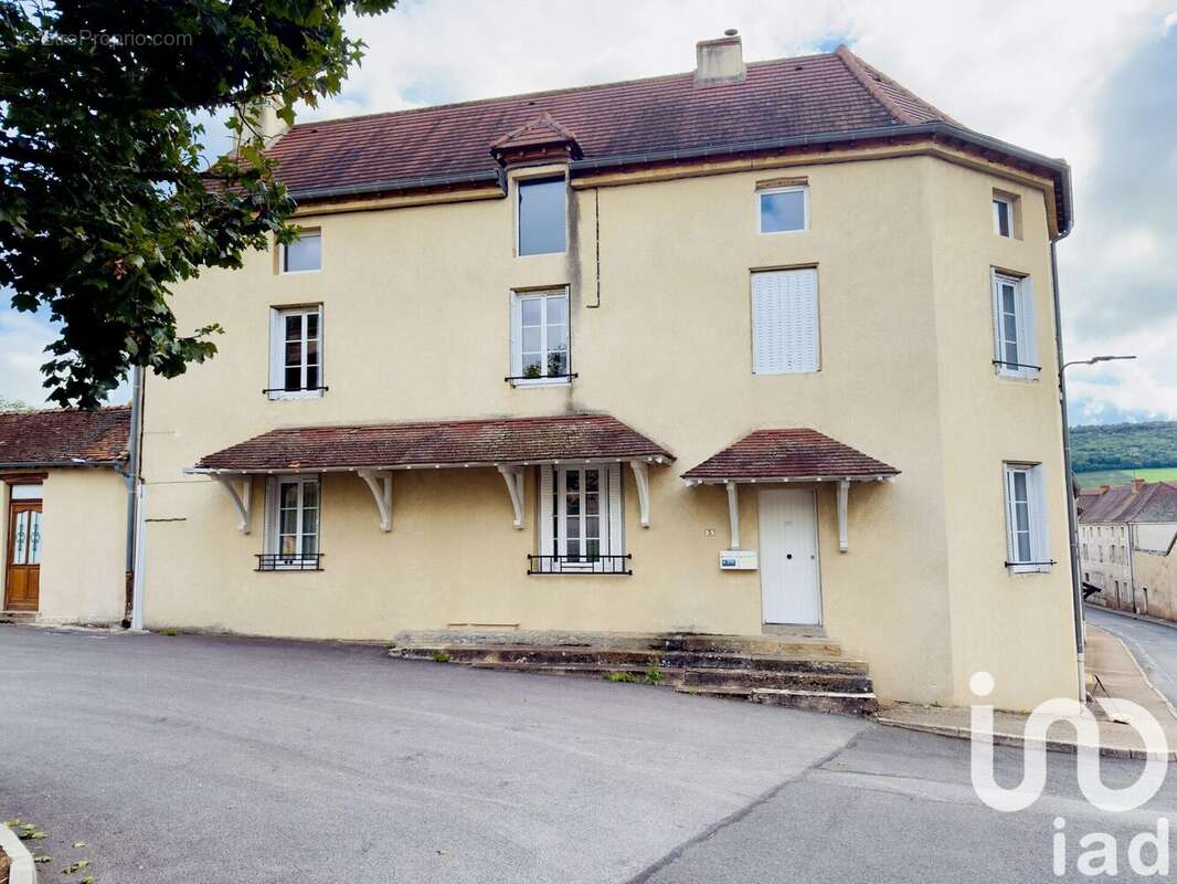 Photo 4 - Appartement à SALORNAY-SUR-GUYE