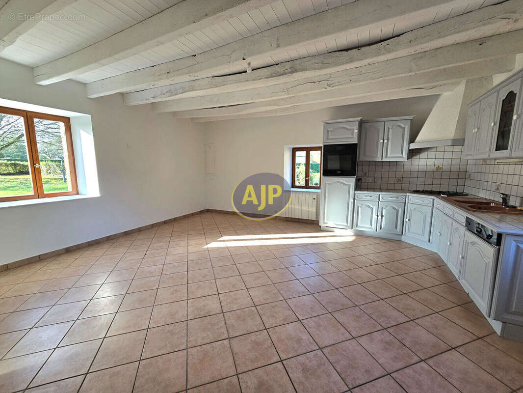 Maison à CONQUEREUIL