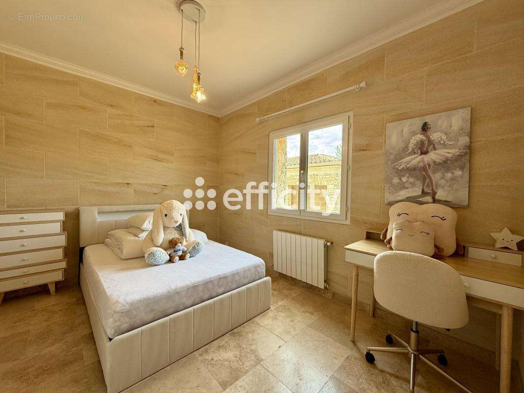 Maison 129 m² à Ambares-Et-Lagrave  - photo 8