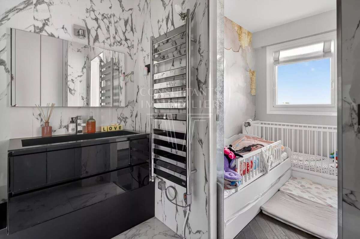 Appartement à NEUILLY-SUR-SEINE