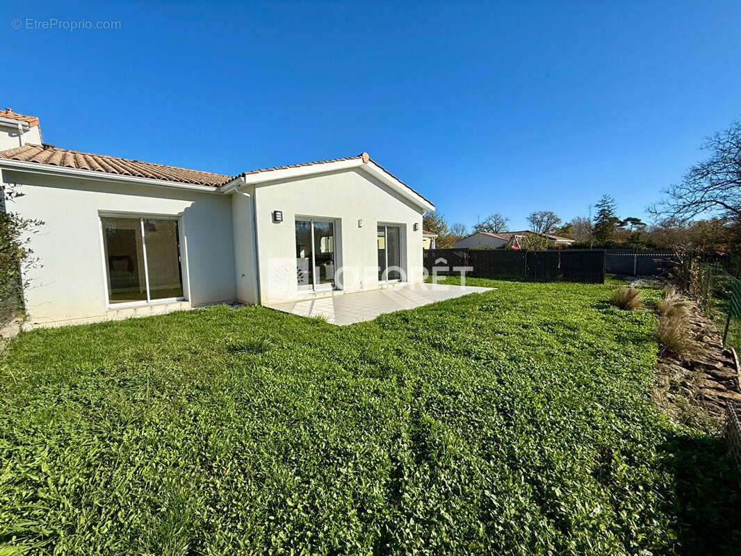 Maison à PUJOLS-SUR-CIRON