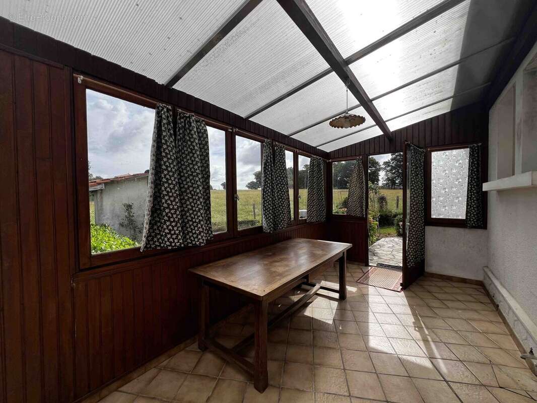 Maison 75 m² à Saint-Laurent-De-Ceris  - photo 4