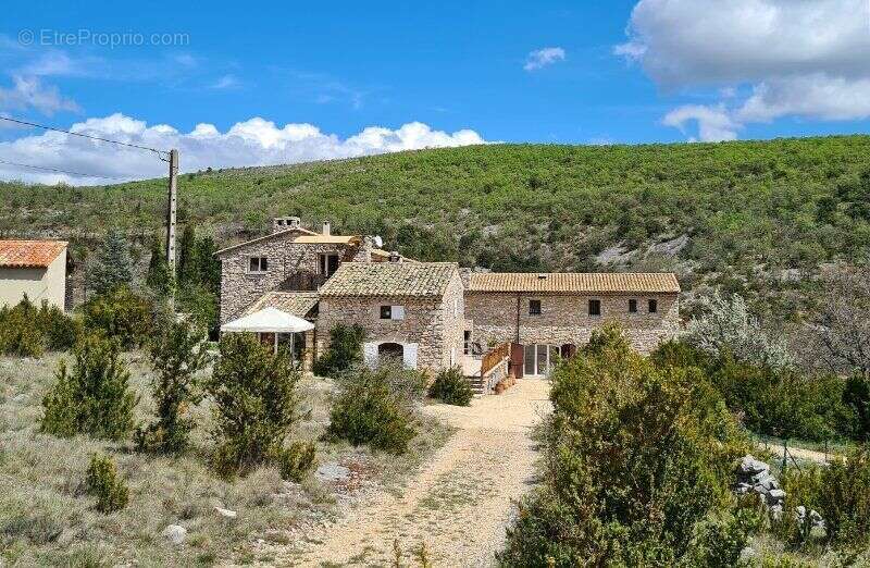 Maison 550 m² à Banon  - photo 5