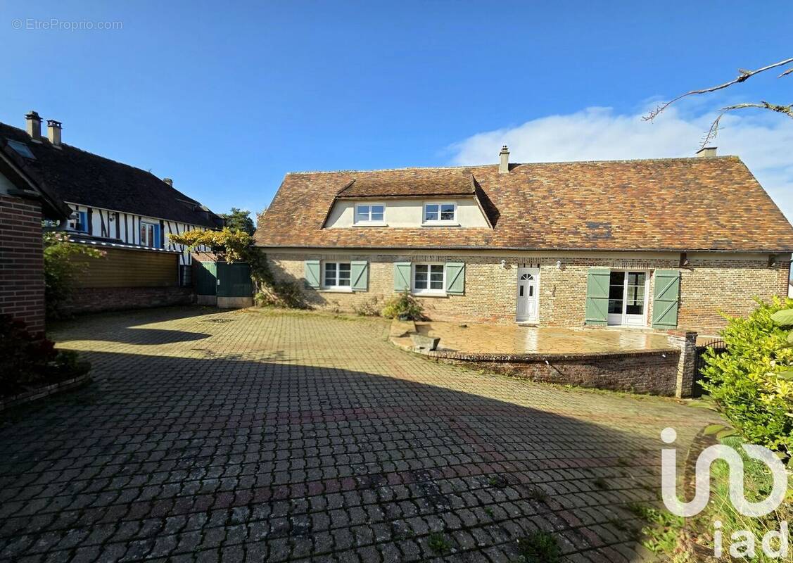 Photo 1 - Maison à LE MONT-SAINT-ADRIEN