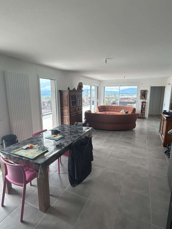 Appartement à CRUSEILLES