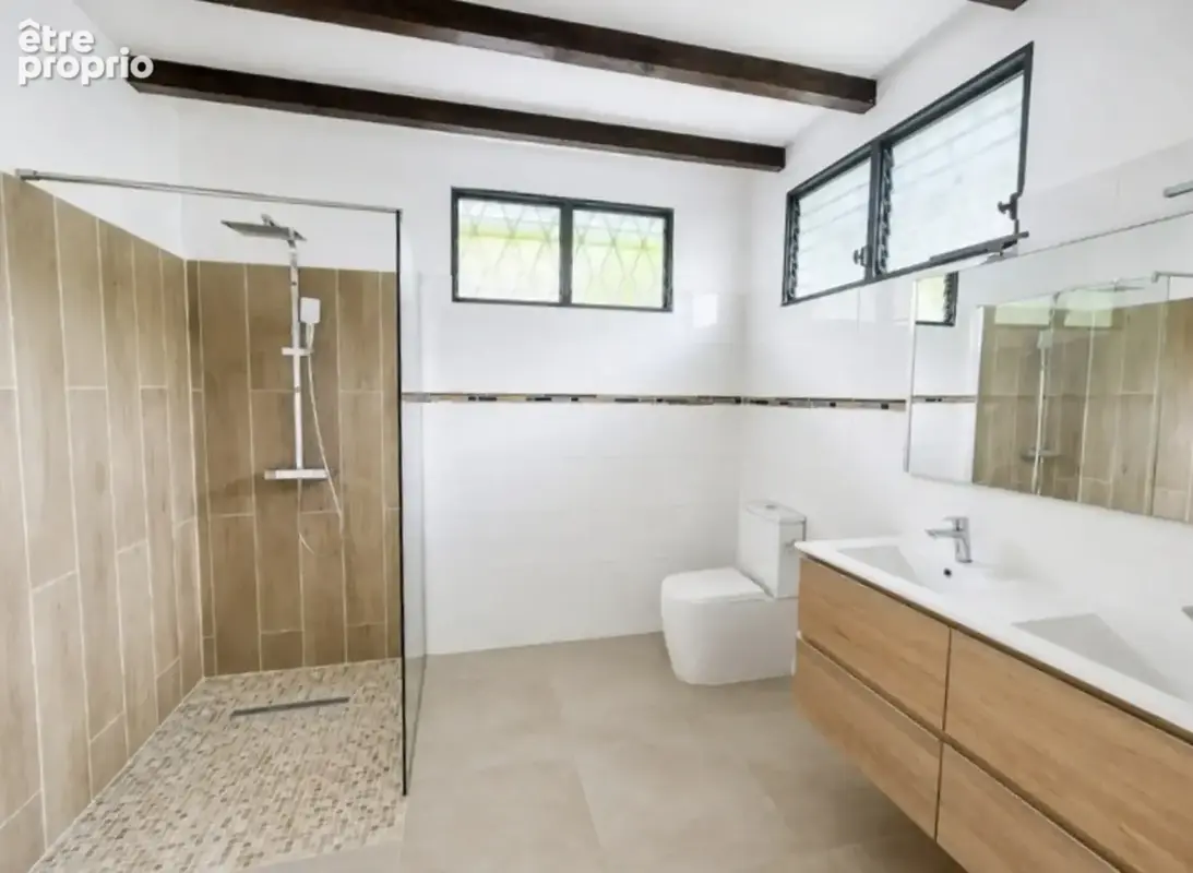 A vendre - Fort de France – Quartier Didier - Maison d'architecte – 7 Pièces – 4 Chambres + Petit T2 Indépendant - photo 21