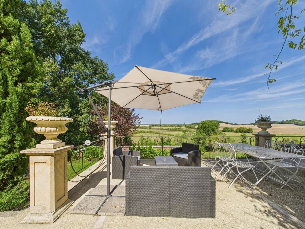 Manoir impressionnant avec plusieurs appartements dans un cadre exceptionnel - photo 19