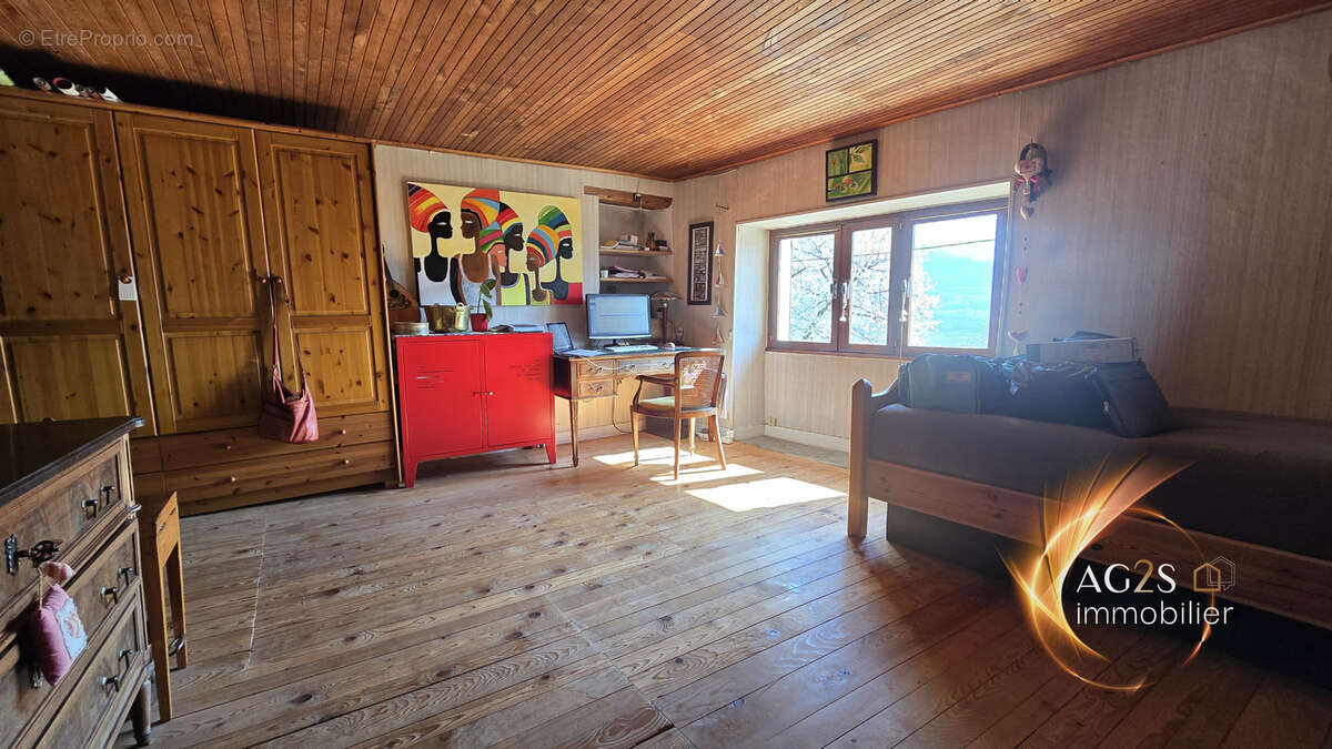 Maison à LA TERRASSE