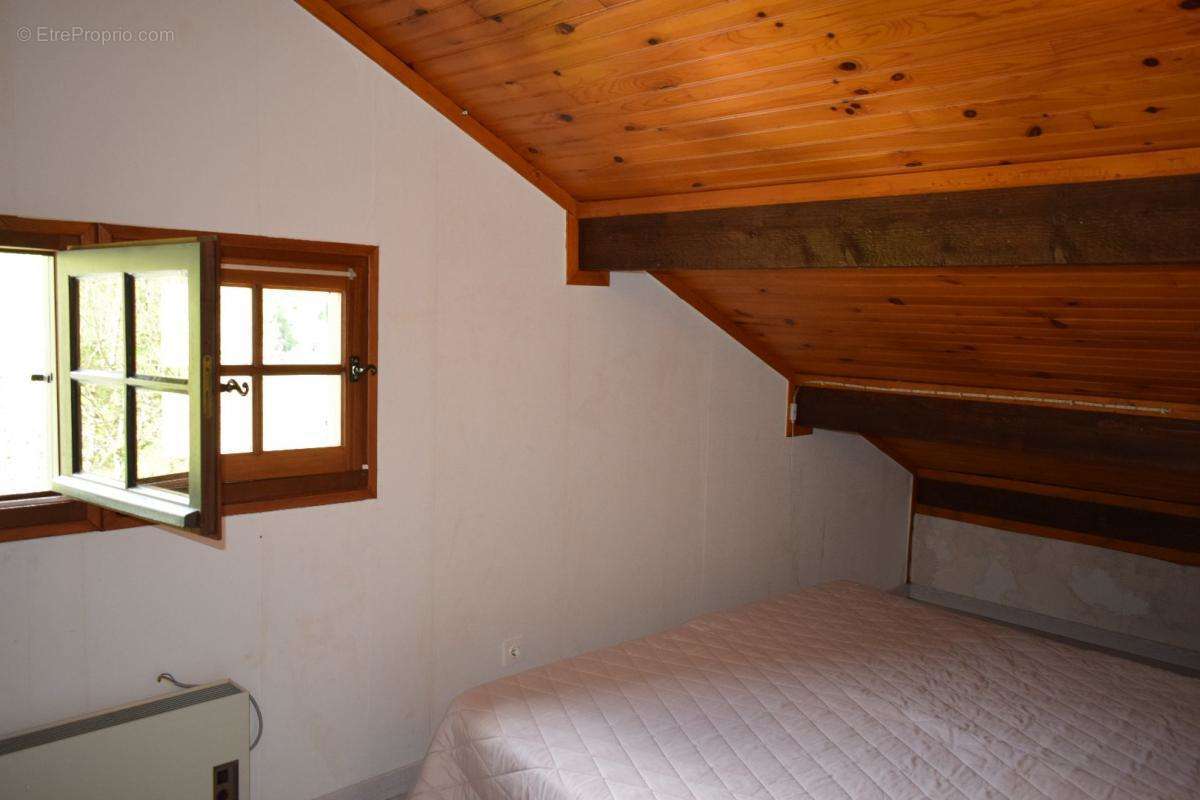 Maison à SAINTE-COLOMBE-SUR-GUETTE