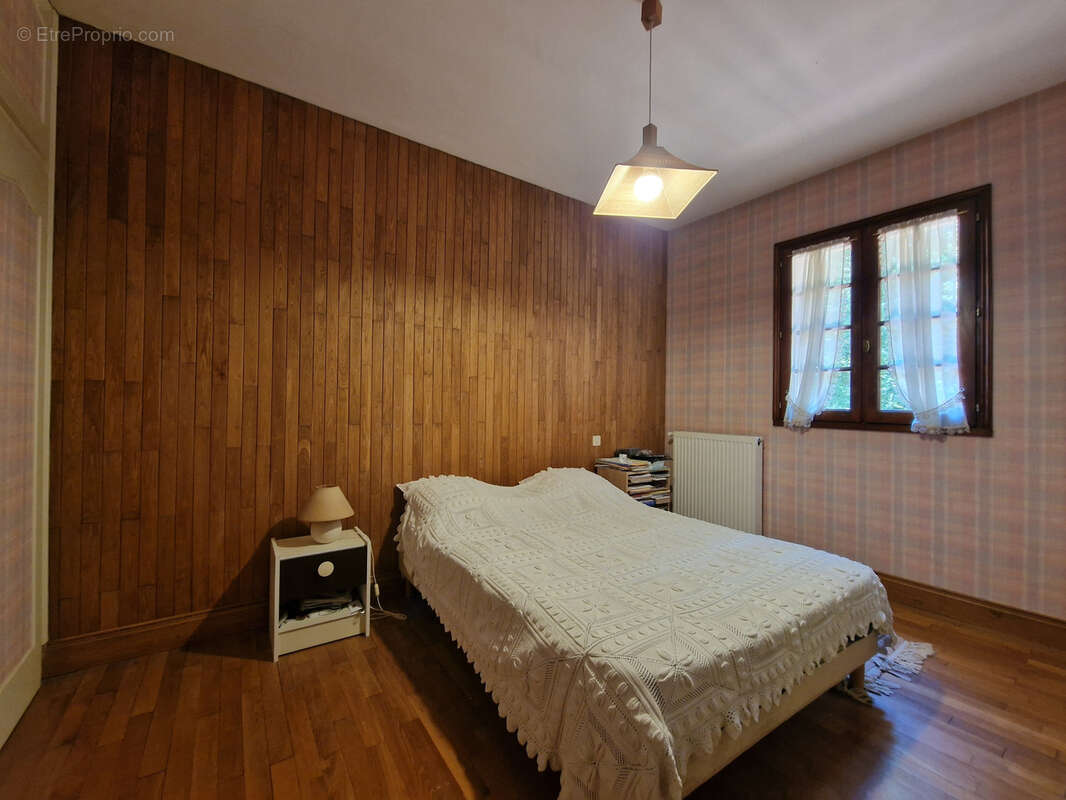 Maison à MONTMOREAU-SAINT-CYBARD