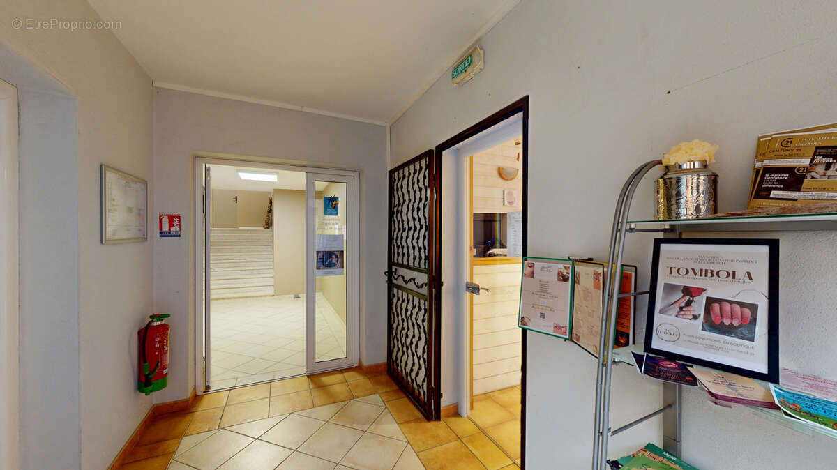 Commerce à CARBONNE