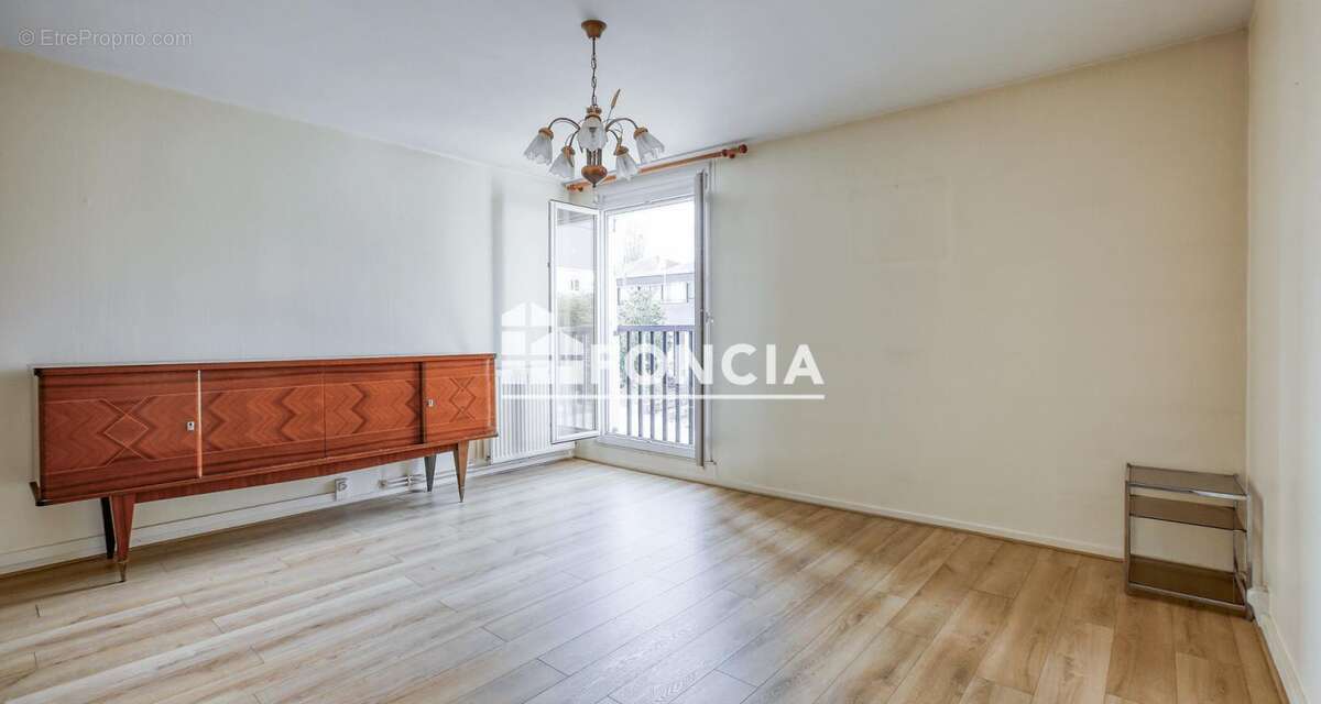 Appartement à AVRILLE