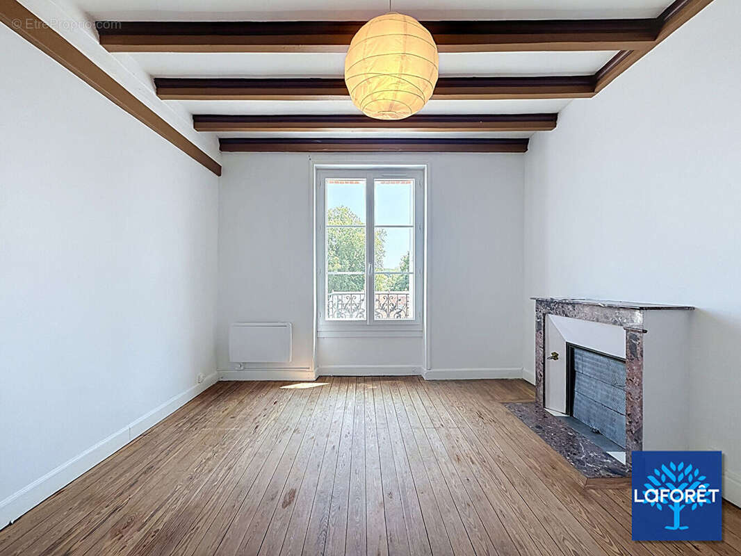 À seulement 10 minutes de Blois, laissez-vous séduire par cette maison pleine de charme. - photo 11