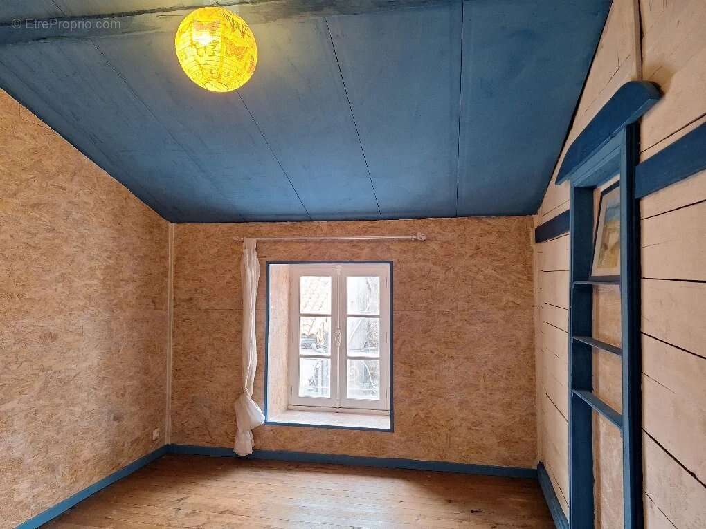 Maison à MONTBRON