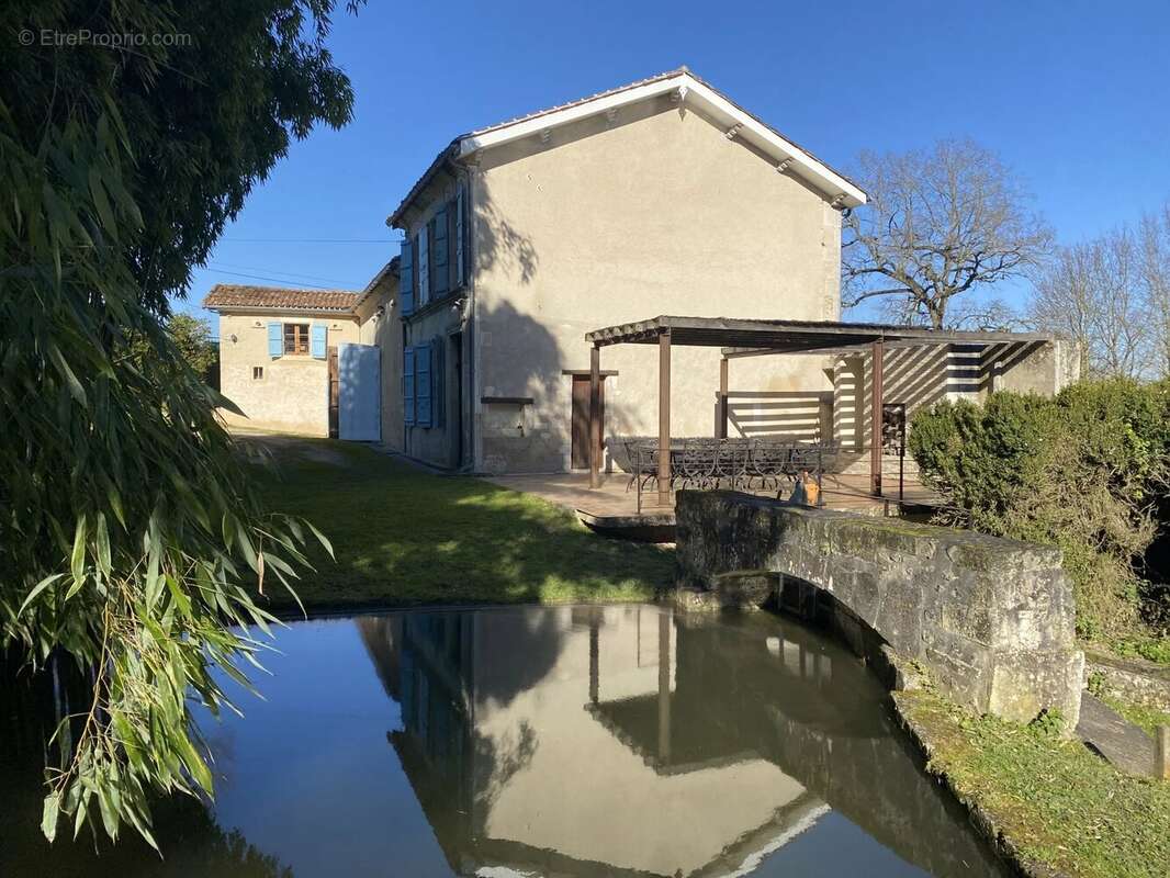 Maison à BARBEZIEUX-SAINT-HILAIRE