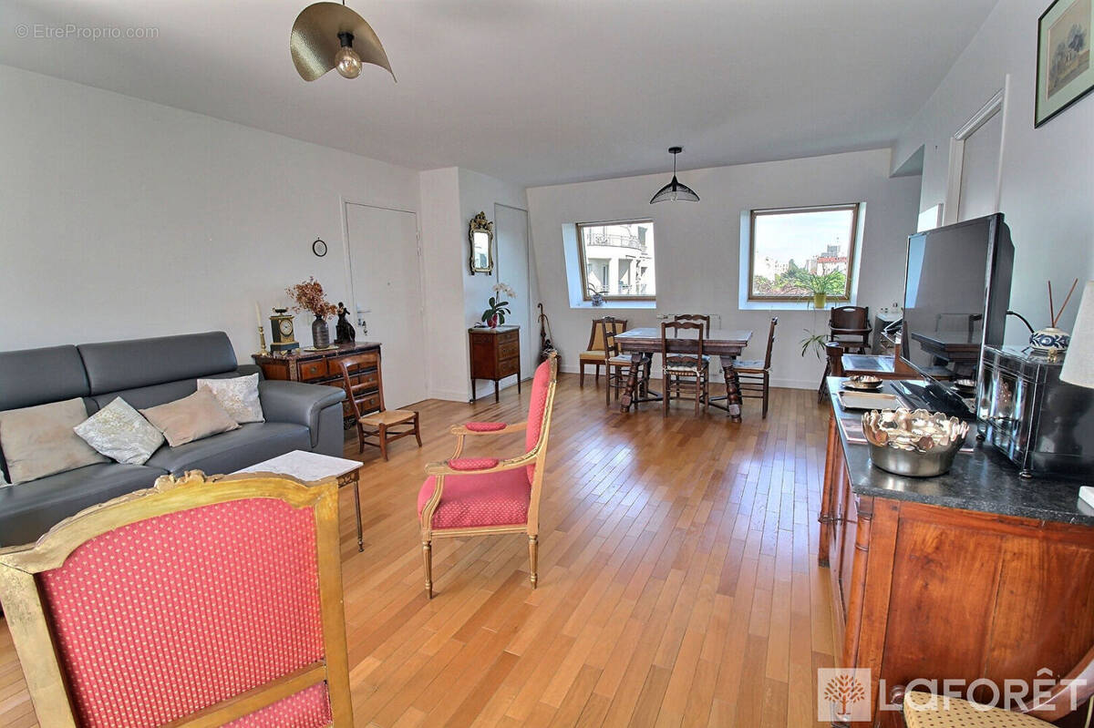 Appartement à LA GARENNE-COLOMBES