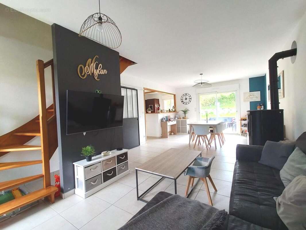 Maison à vendre à Villaines la Juhel salon - Maison à VILLAINES-LA-JUHEL