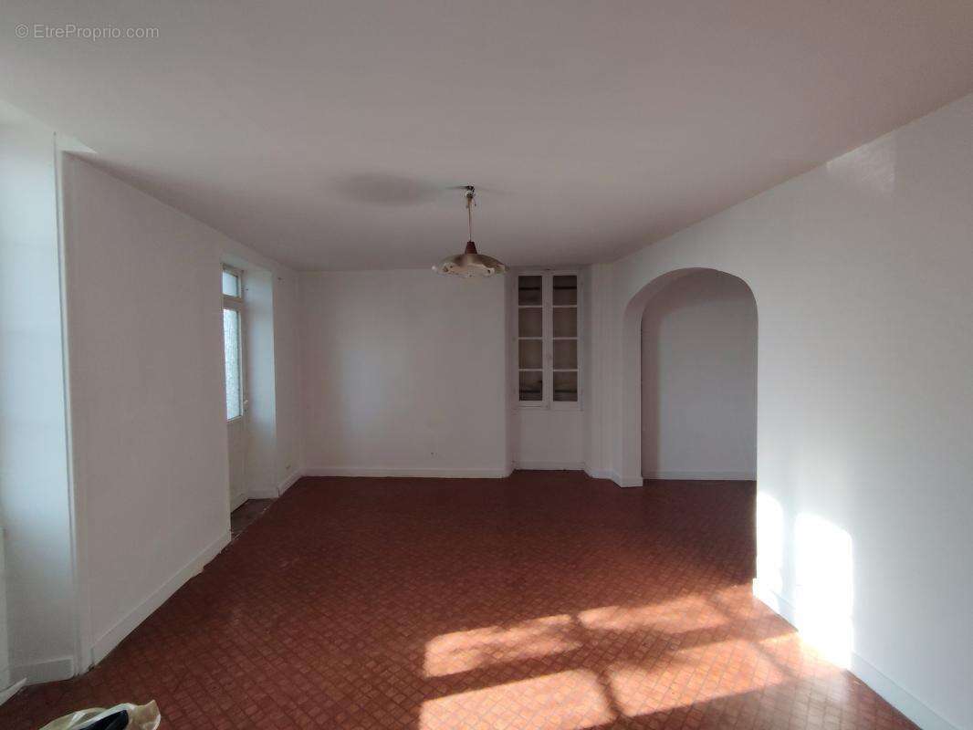 Maison à GENSAC-LA-PALLUE