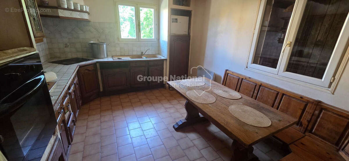 LES PENNES MIRABEAU, secteur calme et recherché, Villa de 100 m²  à rénover avec travaux de type 4 sur parcelle  de terrain de 4 - photo 5