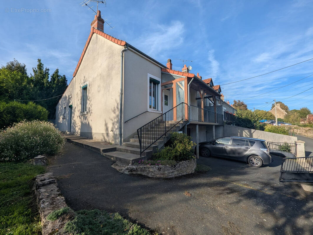 Maison à MONTGIVRAY