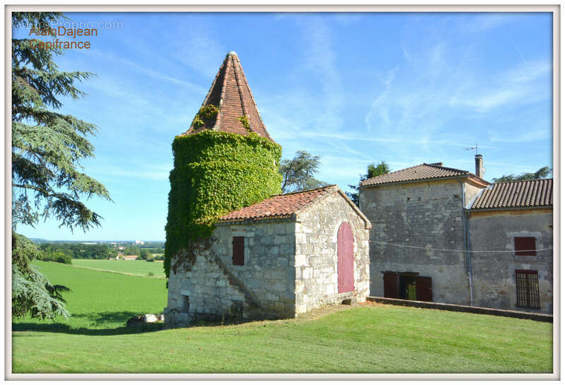 Dpt Lot et Garonne (47), à vendre proche d' AGEN Propriété P8 de 385 m² plus dépendances de 400 M2- Terrain de 25 HA - photo 25